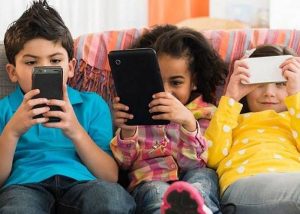 بازی های موبایلی و کودکان